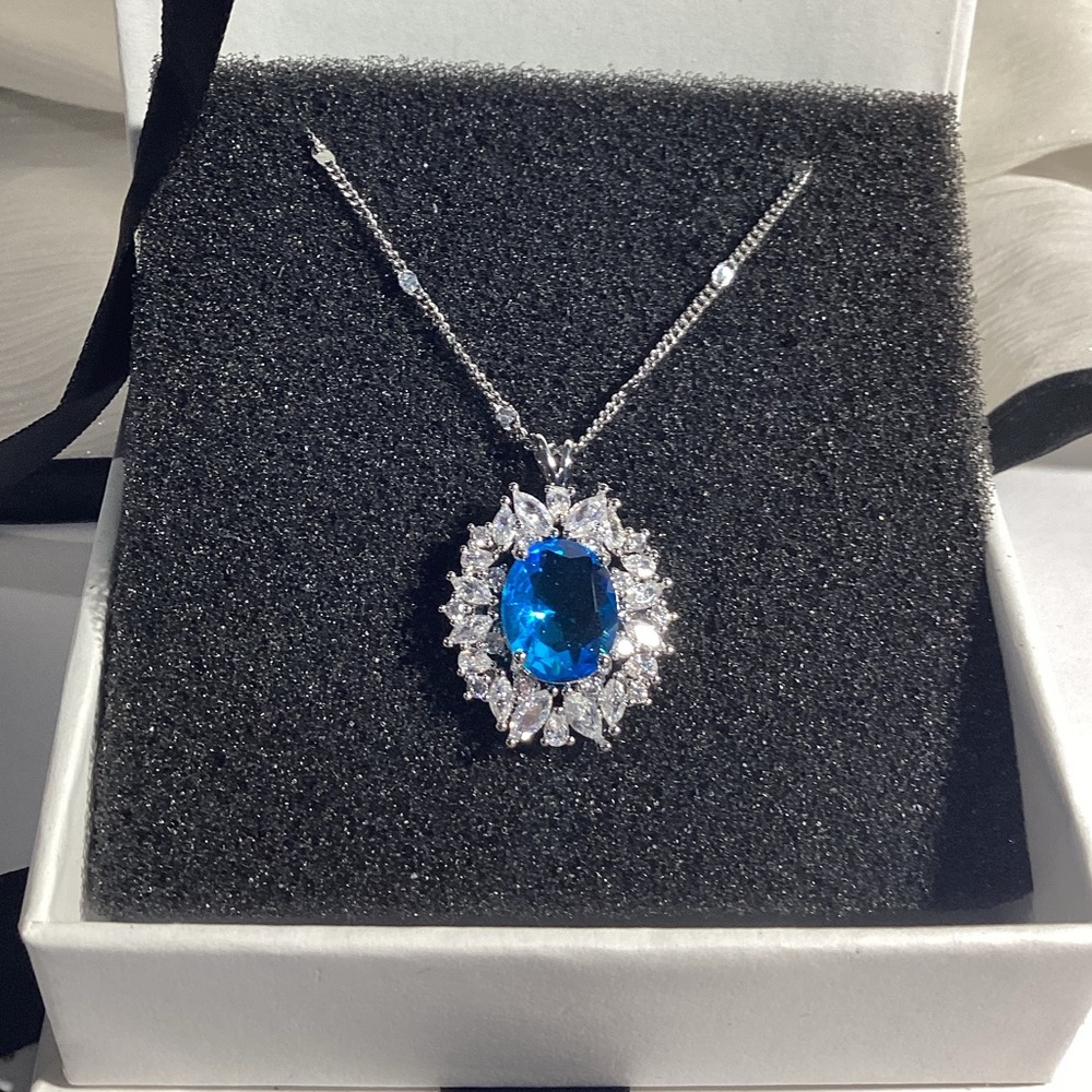 💋Beautiful Oval Cut Aquamarine Blue  Cz Diamond Halo Pendant Silver Necklace